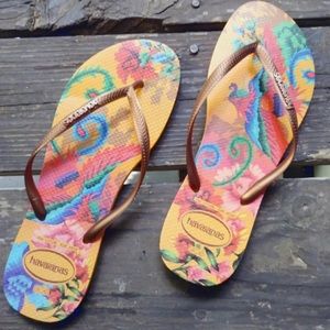 Havaianas Floral Flip Flops Size 11/12